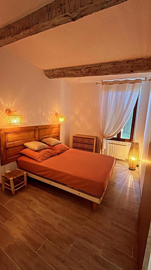 Appartement T2 Centre Village Cucuron Dış mekan fotoğraf